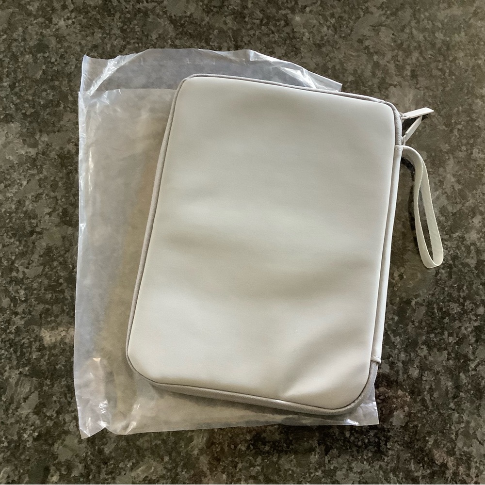Grey Tablet Zip Carrying Case. NIP
8.25” x 11”.